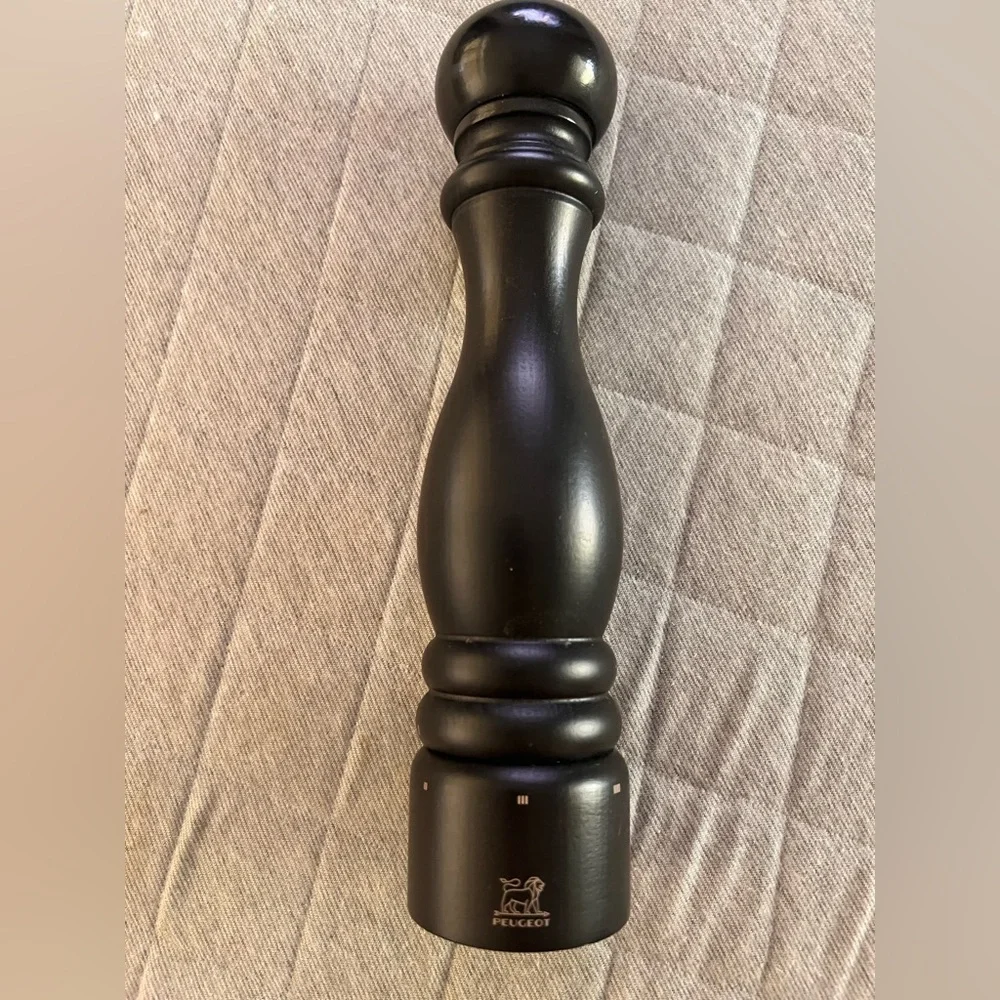 PEUGEOT PARIS 12” Chocolate Beech Wood with Walnut Stain Peppermill Orig $125